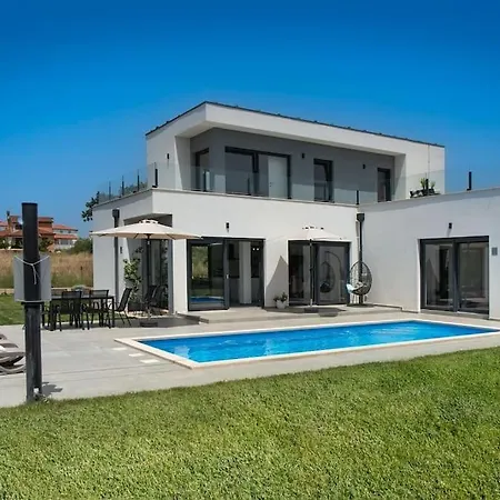 Luna Villa *