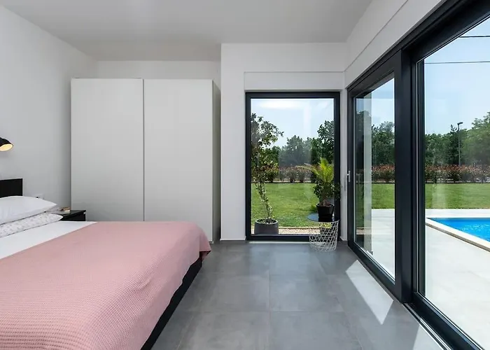 Luna By Briskva Vila Fiorini