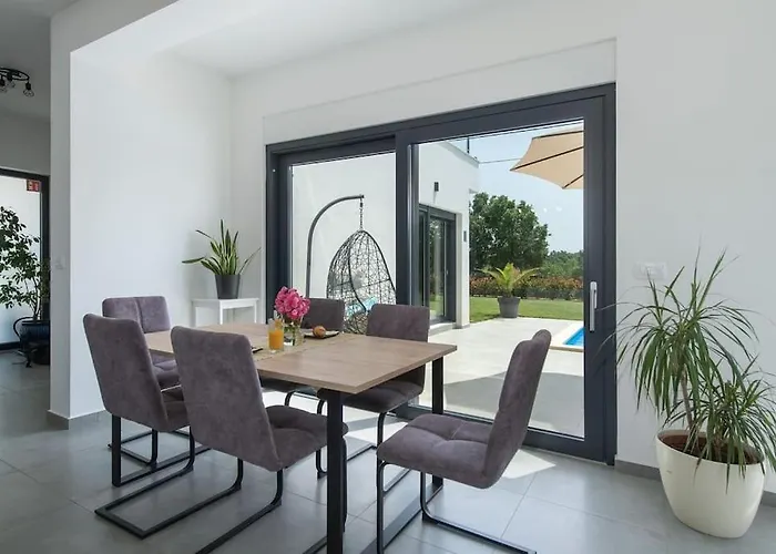 Luna By Briskva Fiorini