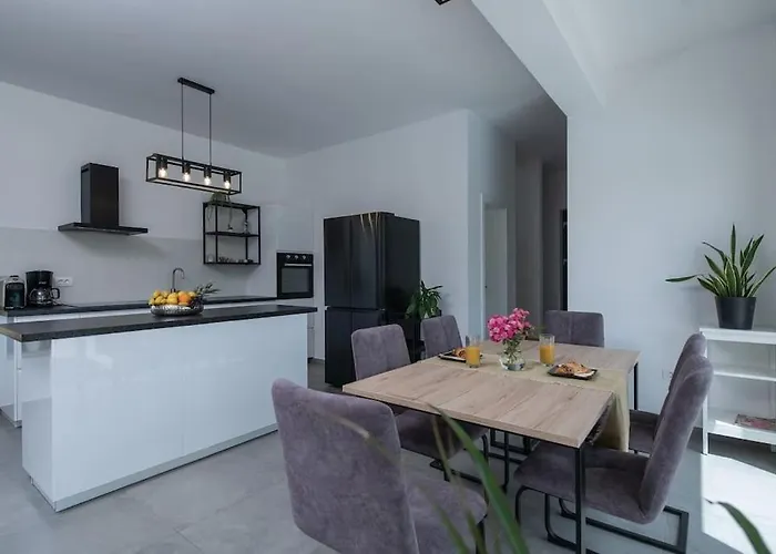 Luna By Briskva * Fiorini