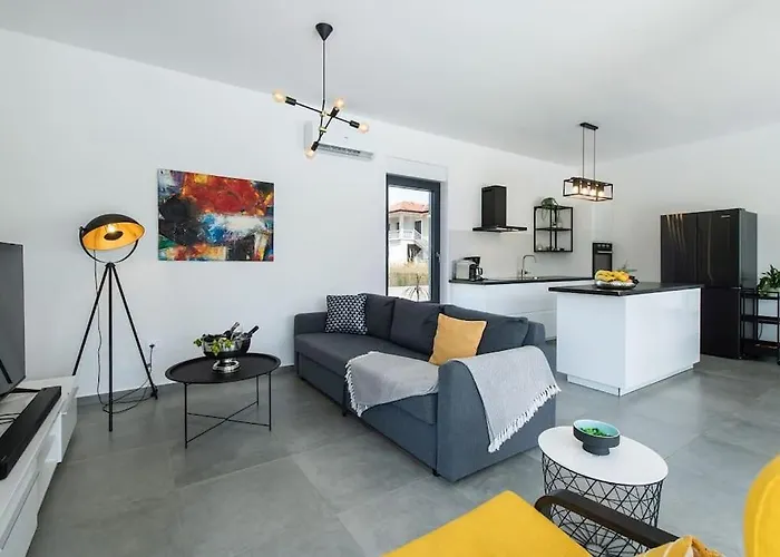 Luna By Briskva Fiorini