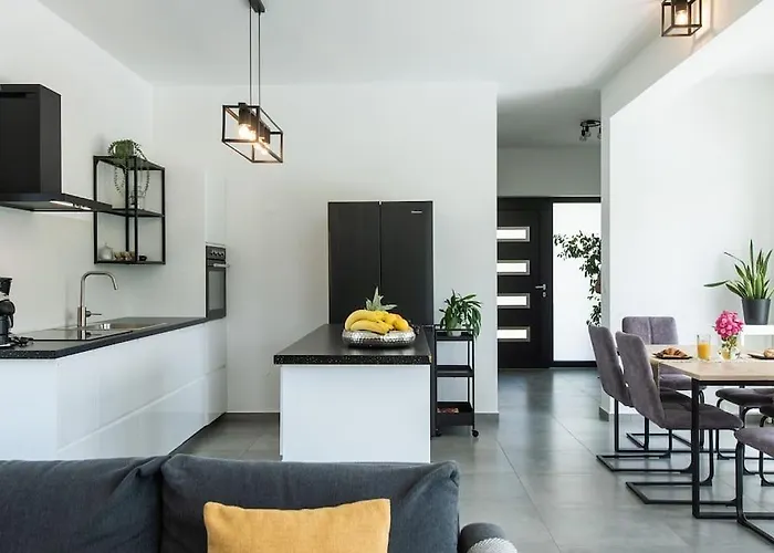 Luna By Briskva Vila