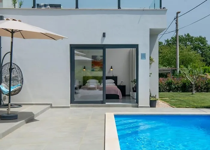 Luna By Briskva Vila