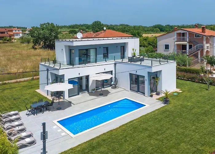 Vila Luna By Briskva Fiorini